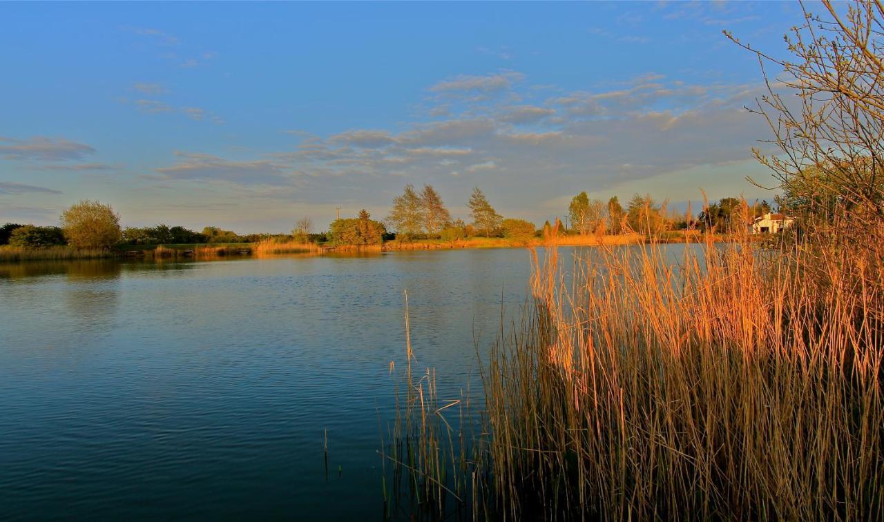 Fields End Lodges Doddington (Cambridgeshire) Exterior foto